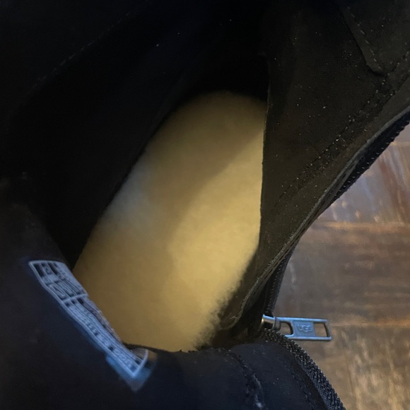 Ugg Sidnee Boots🖤 - Picture 13 of 15
